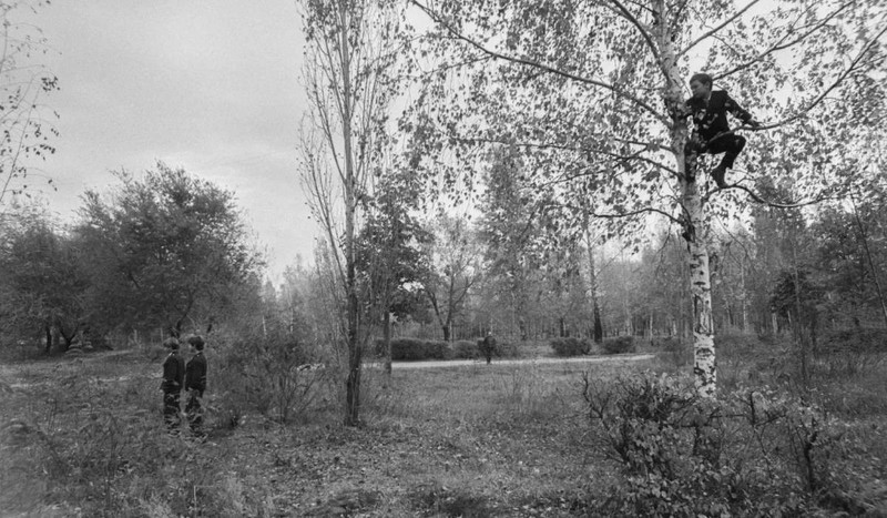 Voronej, URSS, 12 octombrie 1989. Locul în care mai mulți copii au susținut că ar fi aterizat o navă extraterestră, într-un incident care a făcut înconjurul lumii după ce a fost relatat de agenția sovietică TASS. Presupusa aterizare nu a fost confirmată științific. Foto: S. Gubsky / TASS Photo Chronicle, via extraterrestre.org.