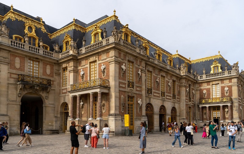 Palatul Versailles, evacuat după o alertă cu bombă, la scurt timp după ce și muzeul Luvru a fost închis din același motiv