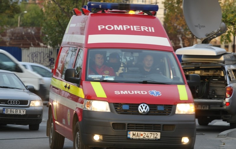 Noi violenţe în fotbal! Arbitru bătut cu pumnii şi picioarele