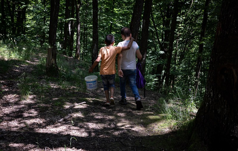 500.000 de tineri români trăiesc în sărăcie, iar peste un milion de copii se confruntă cu lipsuri materiale în familie STUDIU