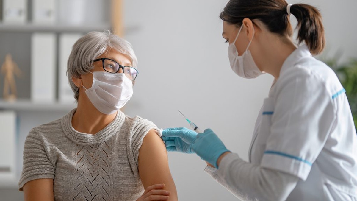 VIDEO Haos în prima zi de vaccinare din etapa a II-a la centrul de la Marius Nasta. Beatrice Mahler spune că s-au suprapus mai multe probleme