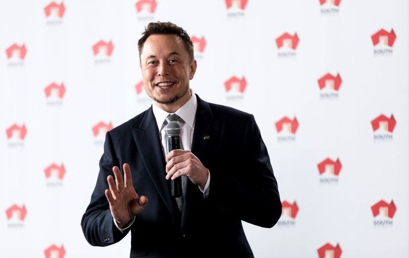 Elon Musk: În zece ani oamenii nu vor mai comunica prin cuvinte