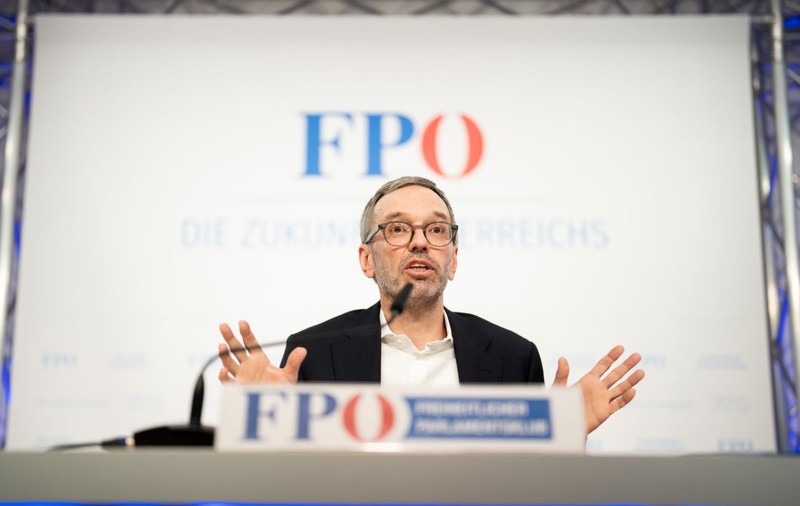 Austria: Extrema dreaptă, aflată pe primul loc în sondaje, menține legăturile cu Kremlinul, spune fostul șef al spionilor, un rar avertisment public