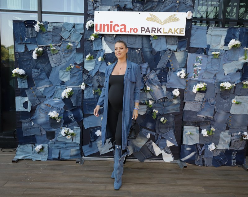 Roxana Nemeș, cu burtica de gravidă la petrecerea Unica Urban Party Nostalgia 2025. Vedeta a radiat de fericire