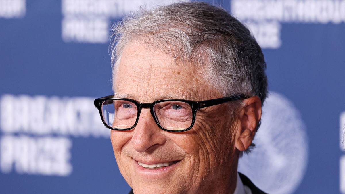 Bill Gates surprins la la cea de-a 11-a ceremonie anuală Breakthrough Prize 2025.