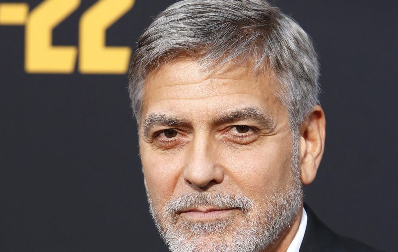 George Clooney îndeamnă oamenii să fie "mai blânzi" cu Meghan Markle după nașterea bebelușului Sussex