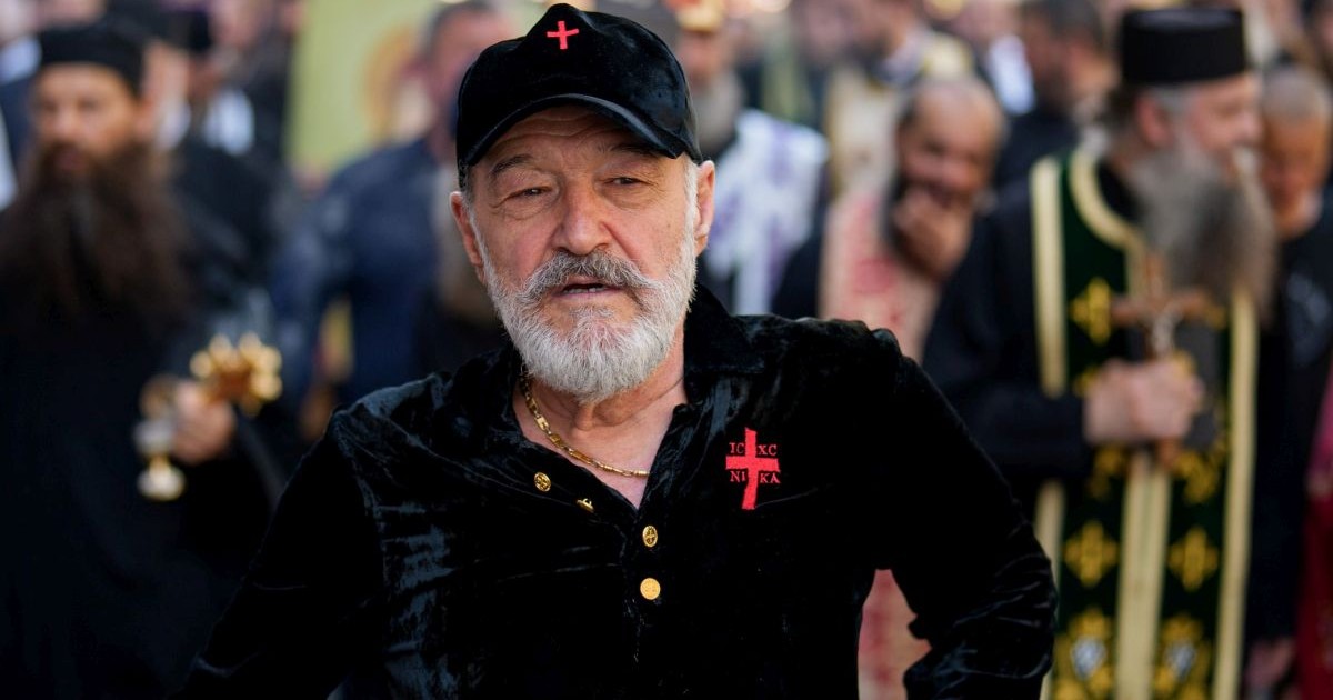 Gigi Becali merge in timpul unei contramanifestatii organizate de asociatia ''Fratia Ortodoxa'' fata de marsul comunitatii LGBTQ+ ''Bucharest Pride 2025'', in Bucuresti, duminica, 8 iunie 2025. Aproximativ 100 de persoane purtand cruci, icoane si agheasma au participat, duminica, la un mars de ''izgonire a duhurilor necurate lasate in urma de parada LGBTQ'' conform organizatorilor, pe acelasi traseu ca participantii la Bucharest Pride 2025. ANDREEA ALEXANDRU / MEDIAFAX FOTO