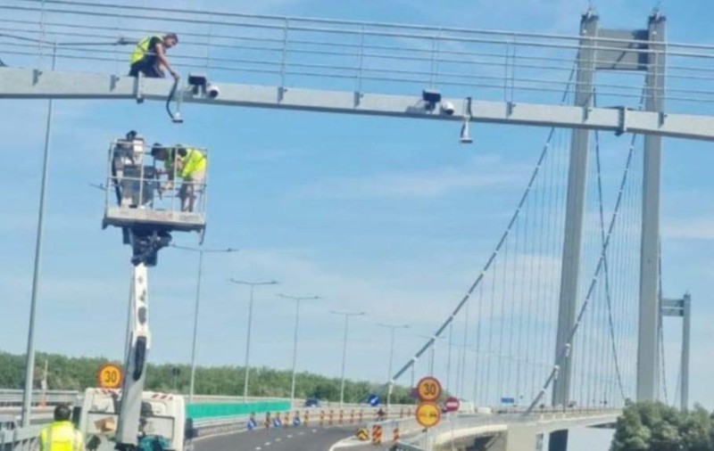 Traficul pe podul suspendat de la Brăila, supravegheat cu 4 camere radar. Măsura îi nemulțumește pe șoferi