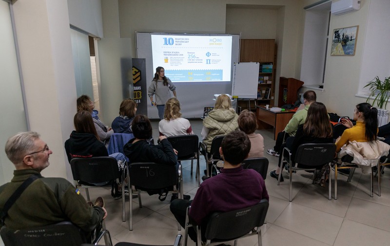 REPORTAJ. Ucrainenii din Odesa, 80% dintre ei vorbitori de rusă, fac cursuri de limba ucraineană. „Când Rusia ne spune că nu existăm, ce putem face?”