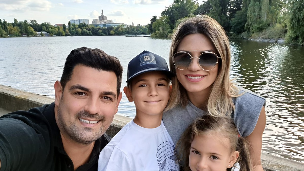Ellie White și familia