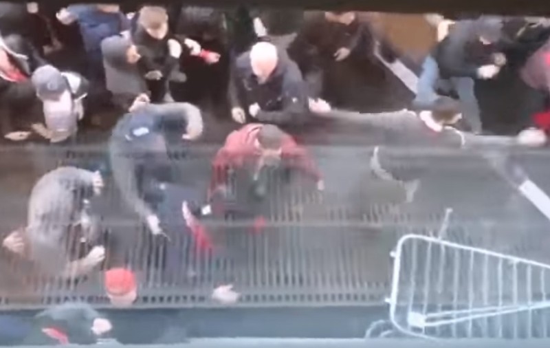 Nebunie la Londra. 20.000 de fani ai lui FC Koln au făcut prăpăd în Anglia | VIDEO