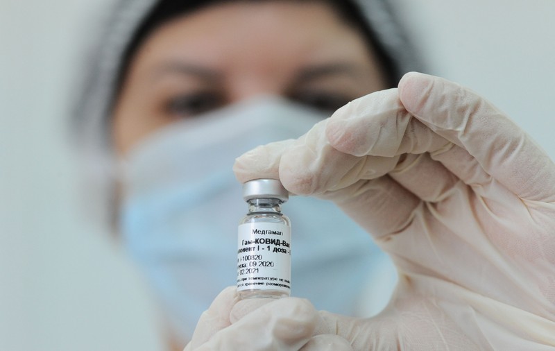 Rusia își sprijină vaccinul anti-COVID: Sputnik V este mai ieftin și va putea fi transportat la temperaturi pozitive