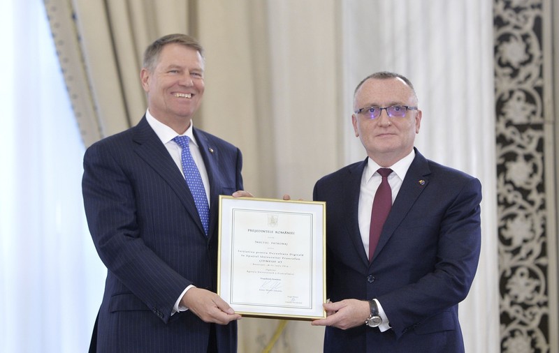 Cuvântul „plagiat” apare o singură dată în „România educată” a lui Iohannis. Cel desemnat să transpună proiectul în legi este ministrul Cîmpeanu, care a plagiat 13 capitole într-un curs universitar