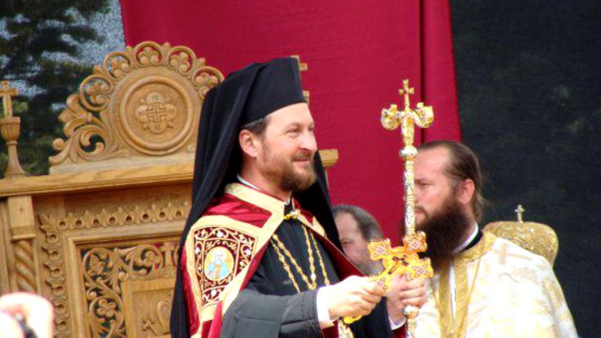 Plan de vânzări pentru cărțile de rugăciuni ale fostului episcop de Huși Corneliu Bârlădeanu