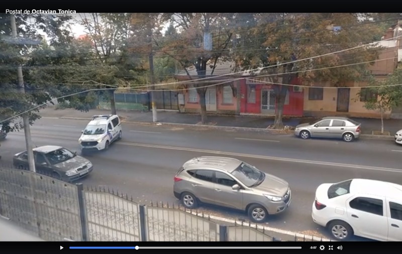 FOTO|Maşină a Poliţiei Locale din Galaţi, filmată când trece peste linia dublă continuă. Conducerea instituției face anchetă