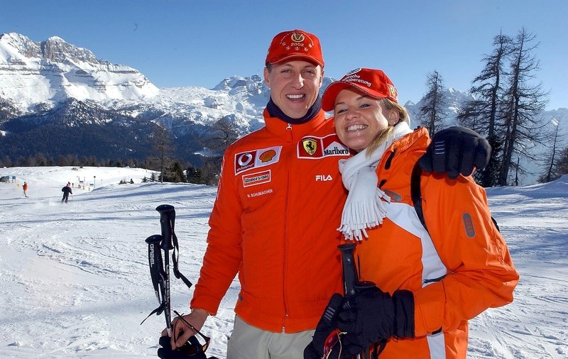 ”Michael a trecut prin cele mai grele momente. Perioada critică s-a încheiat, iar acum urmează un lung drum pentru recuperare” - soţia lui Michael Schumacher