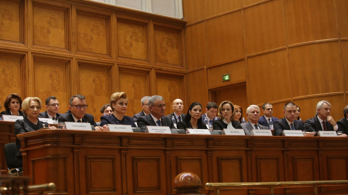 Viorica Dăncilă se întâlnește luni seara cu miniștrii, la Palatul Victoria