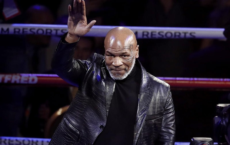 VIDEO | Mike Tyson a revenit în ring la 54 de ani. NYT: „Mai mult spectacol și nostalgie decât box la nivel înalt”