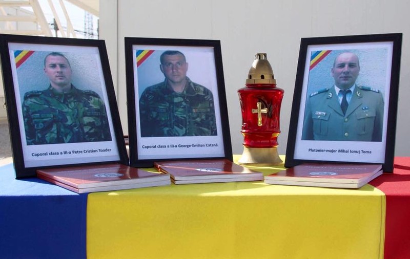 Militarii morți în accidentul din Argeș au fost înmormântați cu onoruri militare
