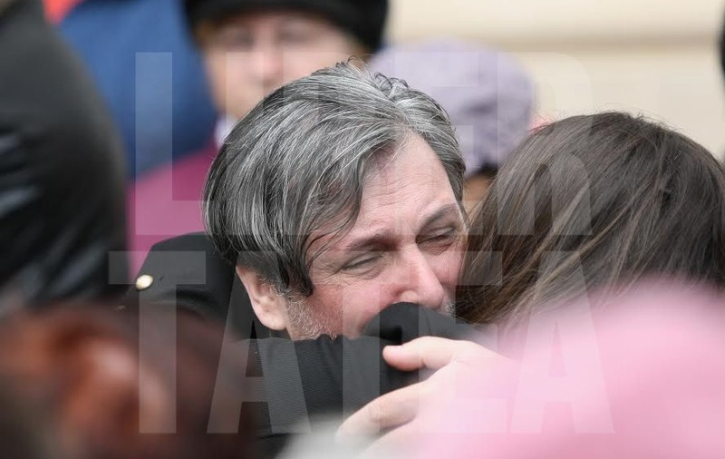 În urmă cu un an, Cornel Galeș plângea de sărea cămașa de pe el, iar acum e bine mersi. Cum se distrează la un an de la moartea Ilenei Ciuculete