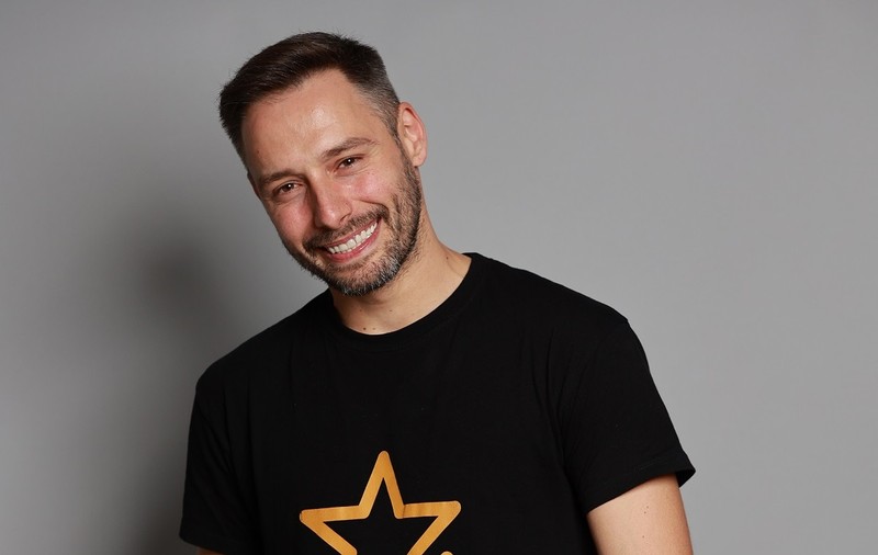 Interviu cu Bogdan Bolohan, coregraful „Românii au talent”, înainte de galele live. „Eu am fost concurent, am trecut prin toate etapele: casting, audiții, semifinală și finală”