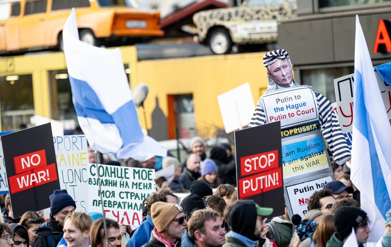 Manifestație anti-Putin la Berlin. Cel puțin 1.000 de opozanți cer încetarea războiului din Ucraina