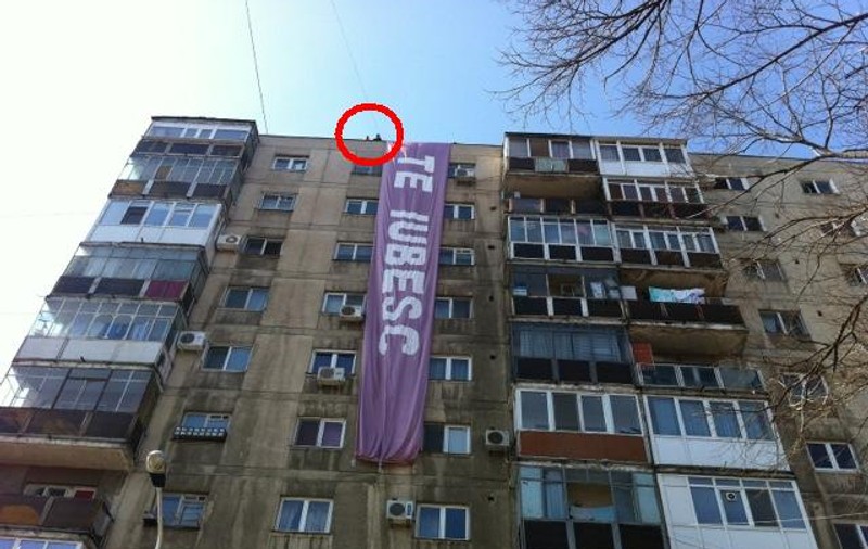 Măruţă s-a urcat pe un bloc de 10 etaje pentru a-i face o surpriză lui Dan Teodorescu