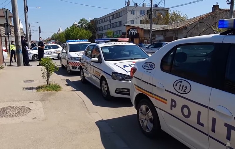 VIDEO | Petrecere de logodnă din Craiova, spartă de mascați. Zeci de oameni au fost amendați