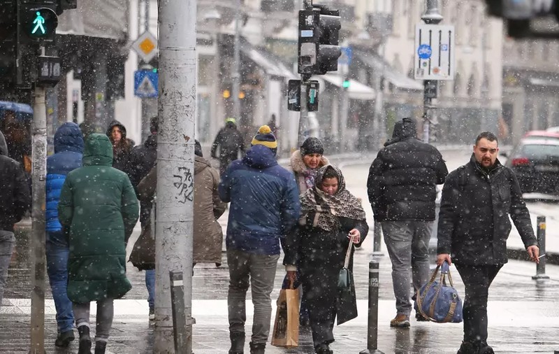 Jumătate de țară, sub cod portocaliu și galben de ninsori și viscol. Avertizare meteo și pentru București