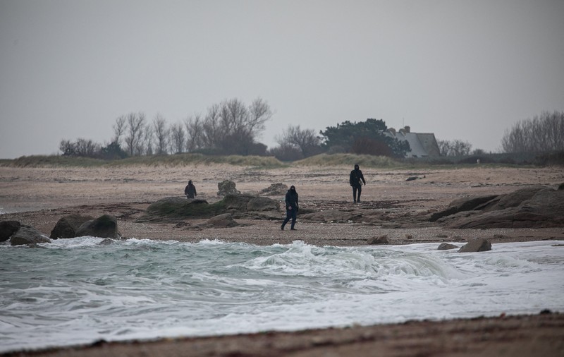 „Narcoturism” în Franţa, după ce pachete de cocaină au început să apară pe coasta Normandiei. „Marea ne aduce multe lucruri”