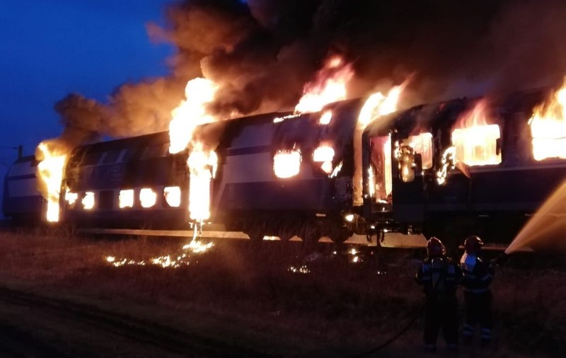 Un tren cu 100 de călători a luat foc în Teleorman. Circulație a fost redeschisă