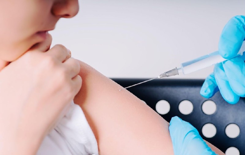 A început sezonul de vaccinare antigripală 2025. Cât costă o doză de vaccin în farmacii și de ce oamenii refuză imunizarea: „Informația circulă greșit”