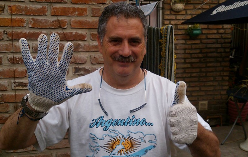 Un fost militar a fost găsit mort după ce s-a întâlnit cu două femei pe care le cunoscuse pe Tinder, în Argentina