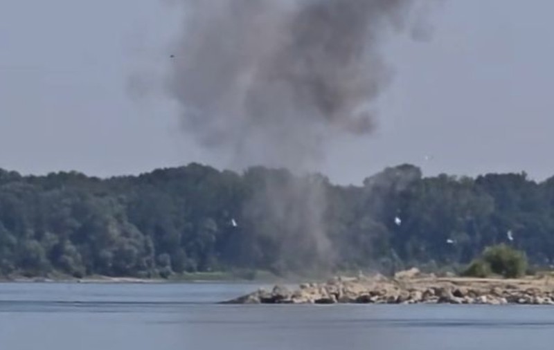 Prima încercare de deviere a cursului Dunării a eșuat. Operațiunea pentru dislocarea stâncii Pârjoaia va fi reluată luni cu o cantitate dublă de explozibil