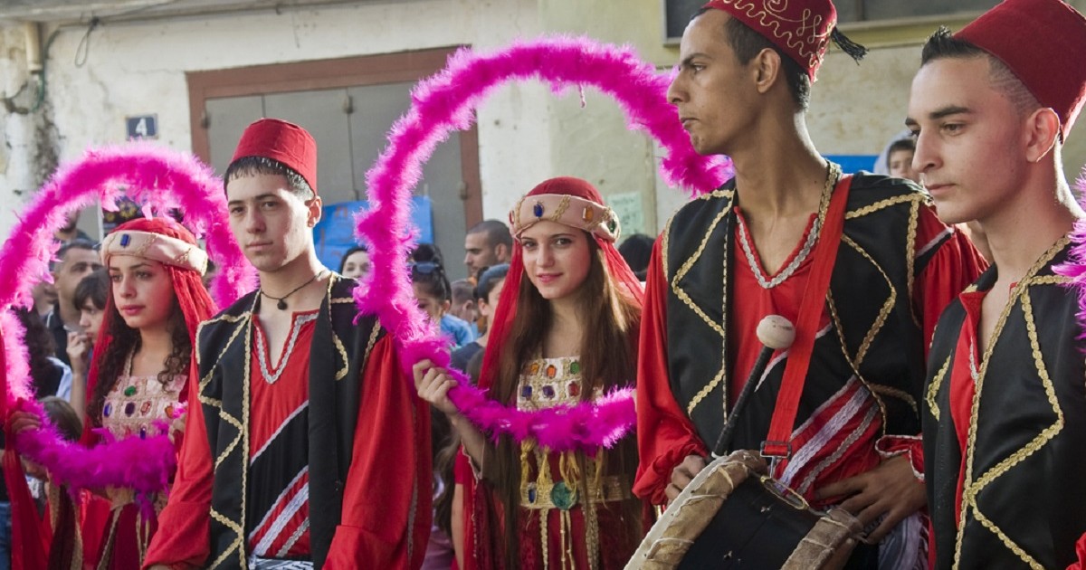 Tineri druzi participă la festivalul anual din orașul Isfiya
