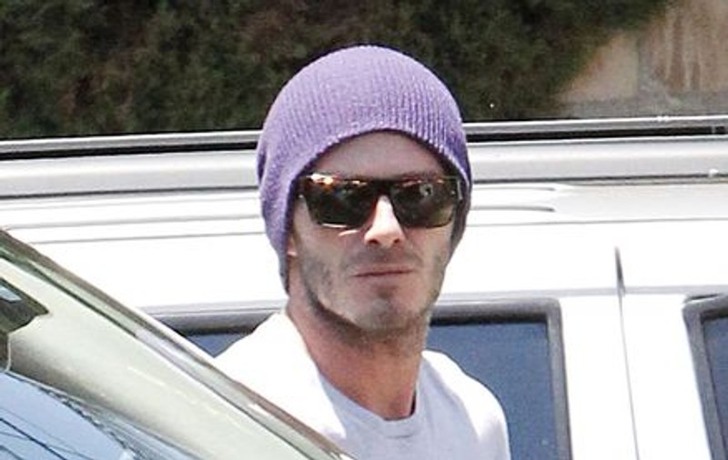 Foto | Figuri de vedetă: Beckham poartă fes pe cap pe un soare arzător
