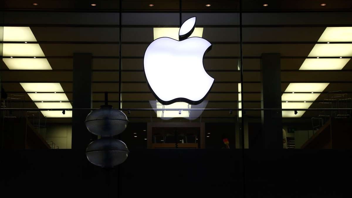 Logoul Apple, pe fațada unei clădiri.
