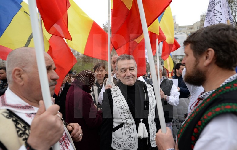 UPDATE. Marș pentru viață 2017 | Mii de oameni au ieșit în stradă în București și în mai multe orașe din țară / FOTO&VIDEO