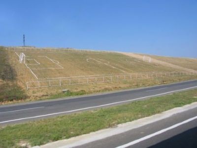 Alt teren în pantă, unde mingea n-are cum să stea