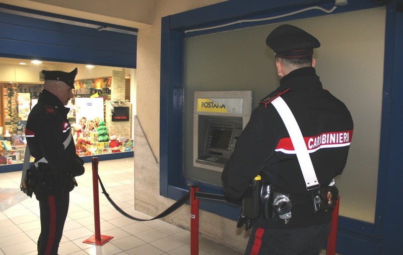Un român a detonat prea devreme dispozitivul pregătit ca să arunce în aer un bancomat din Italia | VIDEO