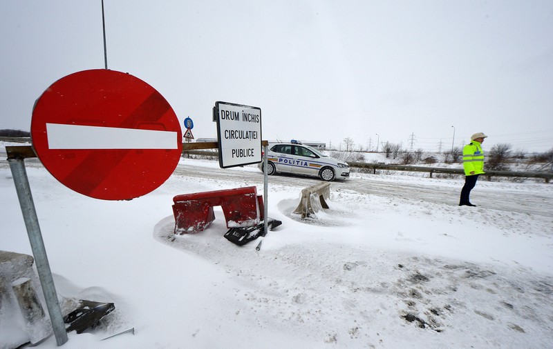 Care este starea drumurilor din România, vineri dimineață, după codurile de vreme rea