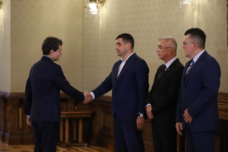 Președintele Nicușor Dan a primit delegația AUR la Palatul Cotroceni, în cadrul consultărilor pentru desemnarea noului premier. Sursă foto: Dumitru Angelescu