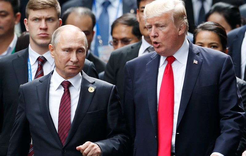Donald Trump l-a felicitat pe Vladimir Putin pentru câștigarea alegerilor din Rusia
