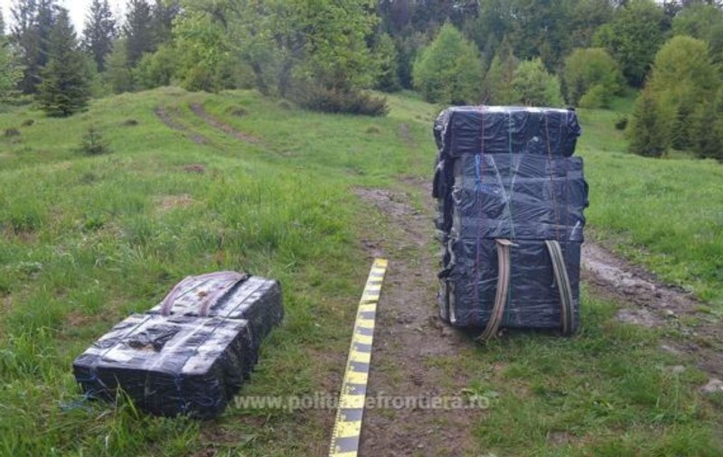 VIDEO| Țigări de contrabandă în valoare de 100.000 de euro, confiscate de polițiștii de frontieră. Cum au reușit să fugă traficanții în Ucraina