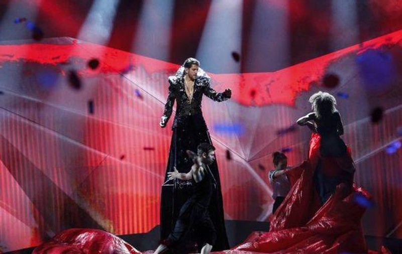 CE nu ştiai despre ROCHIA CONTROVERSATĂ a lui Cezar Ouatu de la Eurovision!