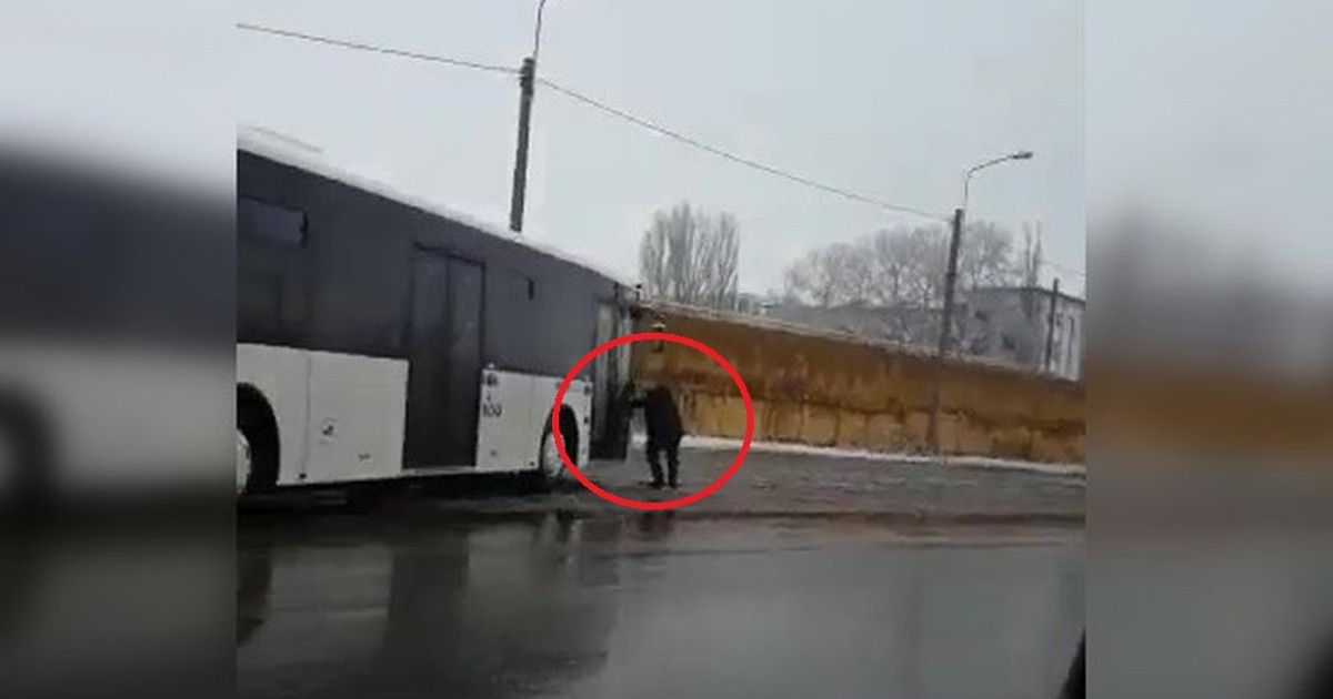 Un autobuz nou din Ploiești a plecat singur de pe loc