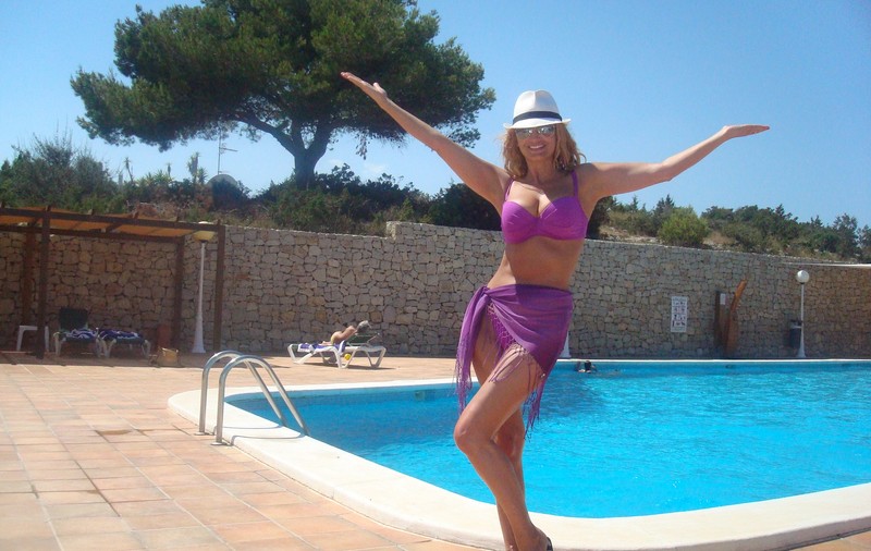 Julia Jianu şi-a sarbatorit ziua de naştere în Ibiza!