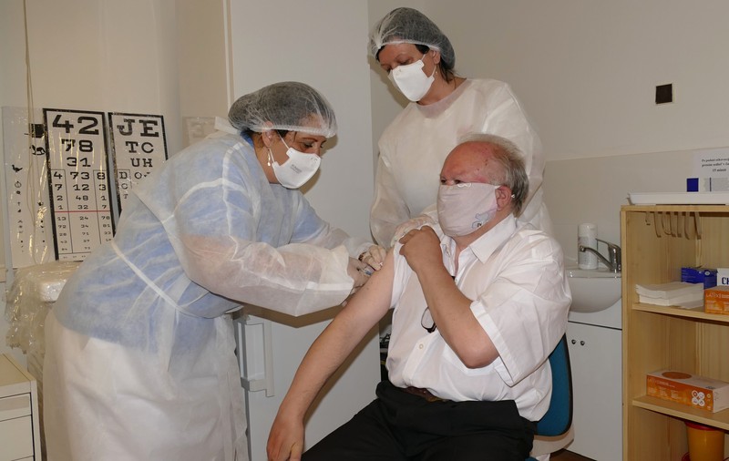 Cum își propune țara cu cea mai mare rată de infectare cu COVID din lume să impulsioneze vaccinarea