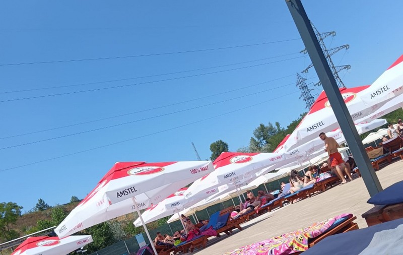 O intrare la Plaja Dunărea din Galați costă cât o zi de muncă. Dacă ai uitat ceva în mașină, mai plătești o dată