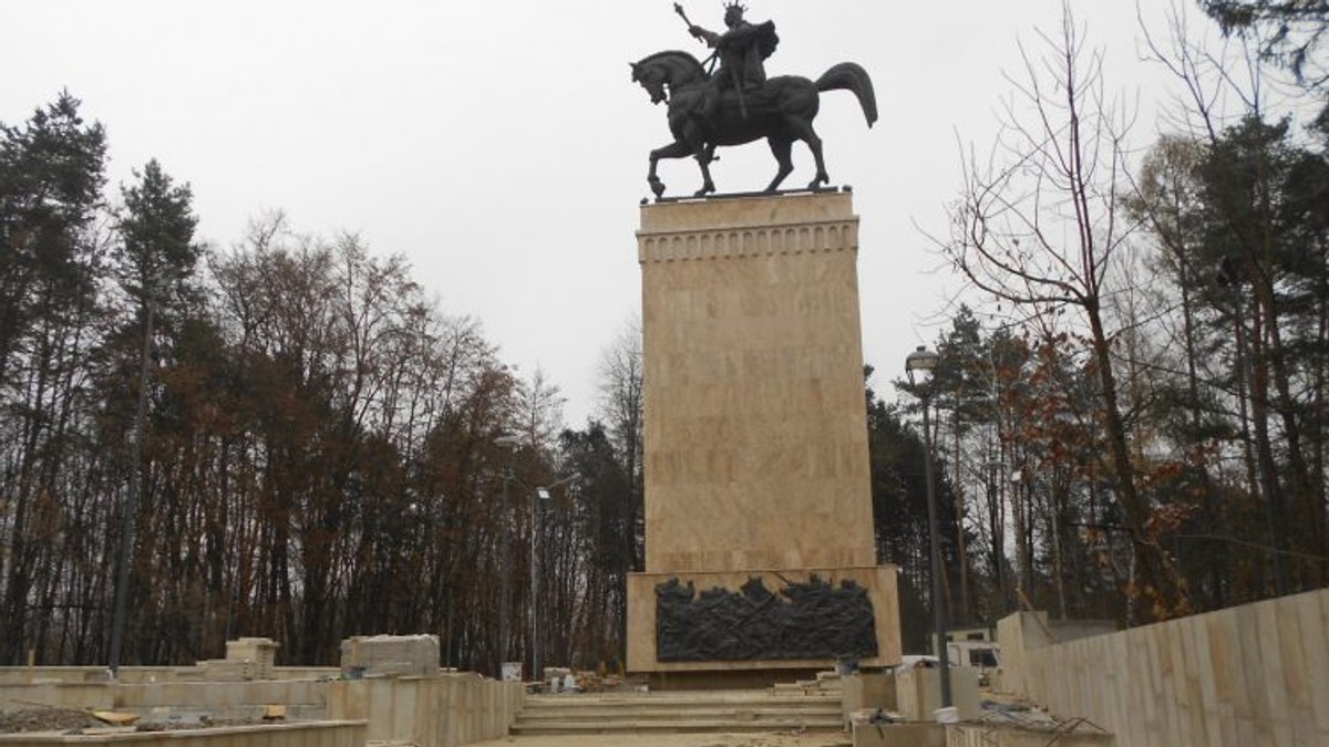 Statuia lui Ștefan cel Mare din Suceava a fost vandalizată